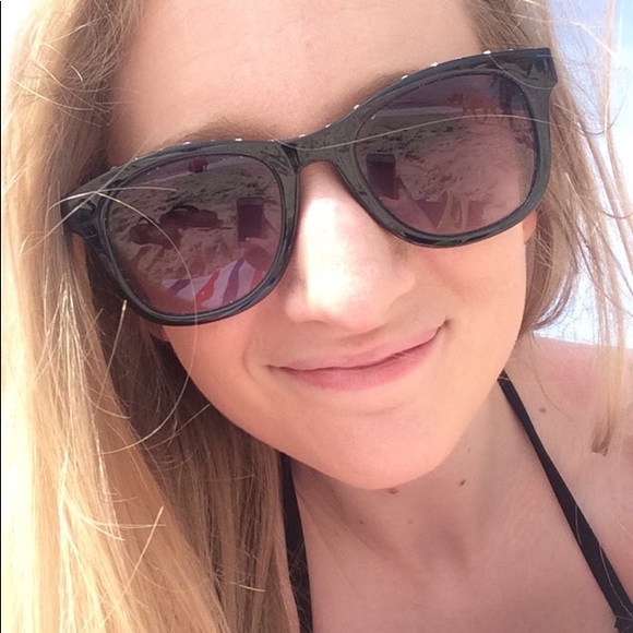 Meet your Posher, Alicia - Picture 1 of 1